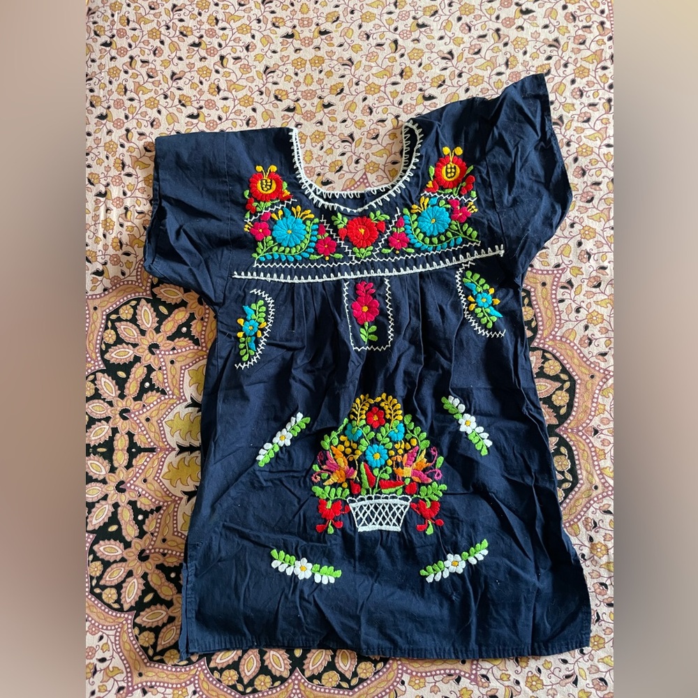 Kids Embroidered Mexican Dress. Size 5/6y.